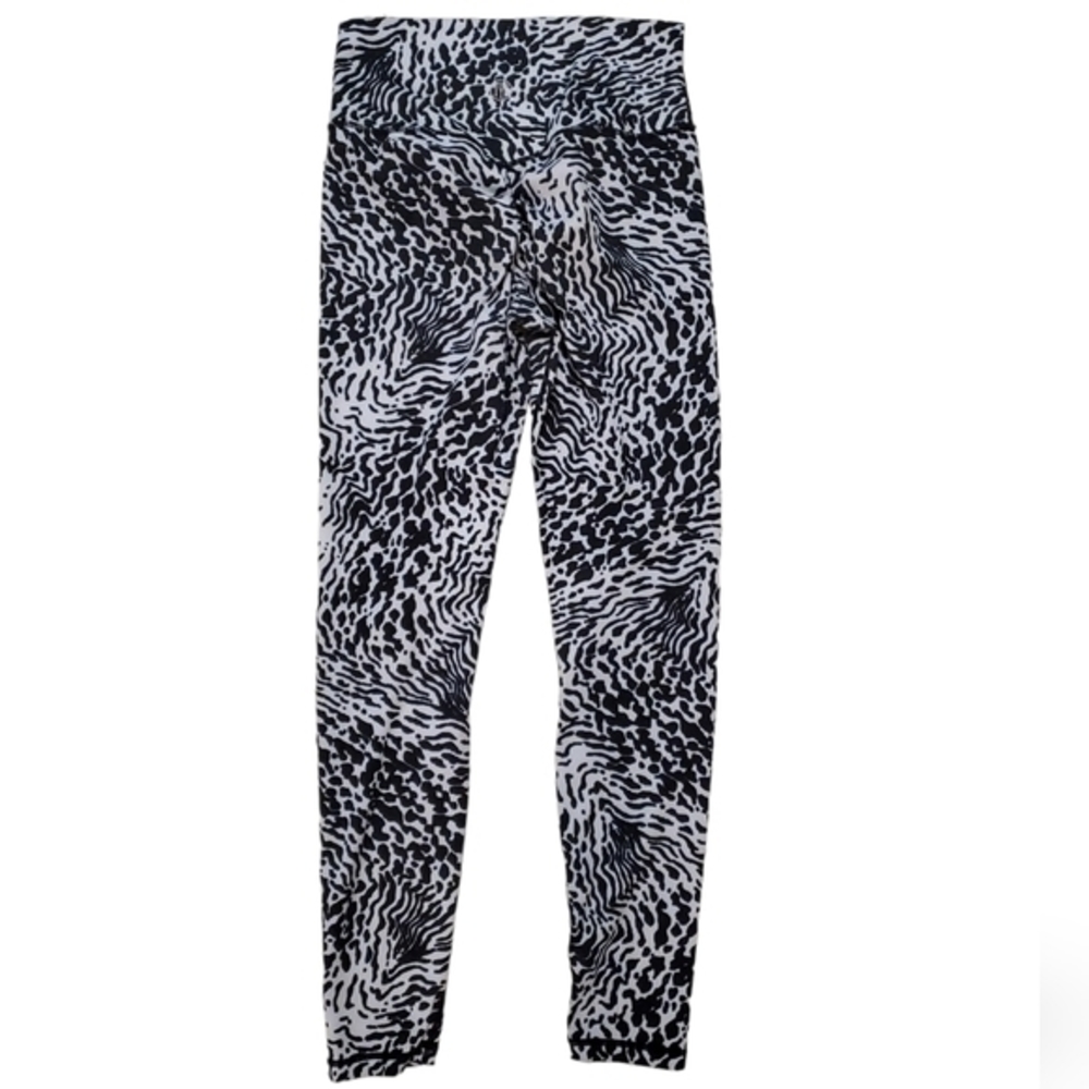 TYC Women's White Leopard Scrunch Booty High Rise Leggings Medium - Picture 2 of 6